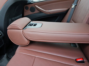 2013款xDrive35i 领先版 后排中央扶手