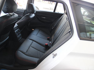 2013款320i 运动设计套装 后排空间