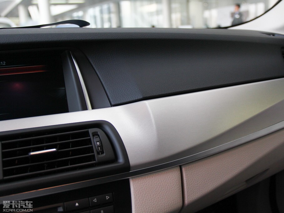 2014R5ϵ(M) 528i xDrive AOӋb