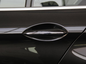 2014528i xDrive AOӋb ^