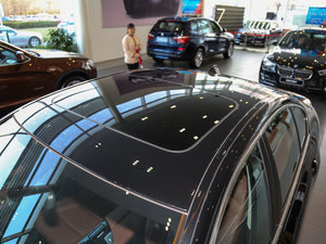 2014款520i 典雅型 车顶