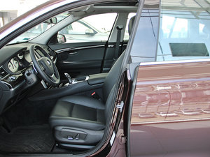 2014款535i 领先型 前排空间