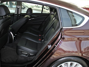 2014款535i 领先型 后排空间