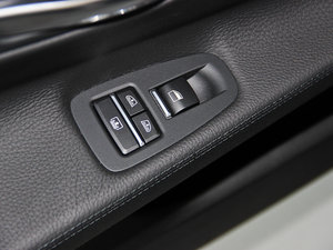 2014款535i 领先型 主驾车窗控制区	