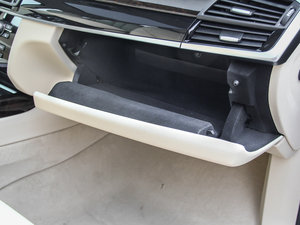 2014款xDrive35i 领先型 手套箱