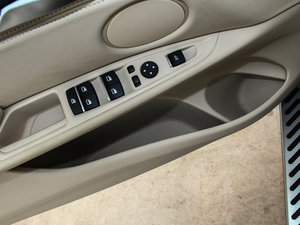 2014款xDrive35i 领先型 前门储物空间