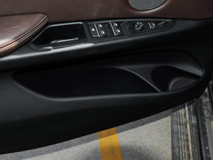 2014款xDrive35i 尊享型 前门储物空间
