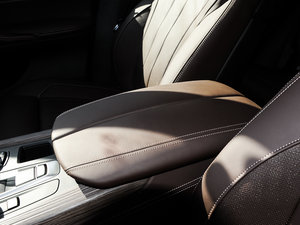 2014款xDrive35i 尊享型 中央扶手箱