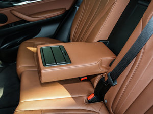 2014款xDrive35i 豪华型 后排中央扶手