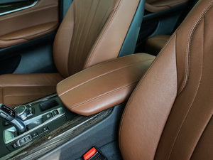 2014款xDrive35i 豪华型 中央扶手箱