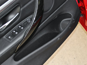 2014款428i 豪华设计套装型 前门储物空间