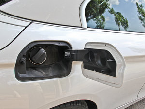 2014款435i 运动设计套装型 油箱盖
