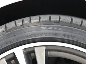 2014款435i 运动设计套装型 轮胎尺寸