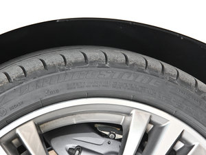 2014款435i 运动设计套装型 轮胎品牌