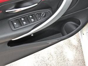 2014款435i 运动设计套装型 前门储物空间
