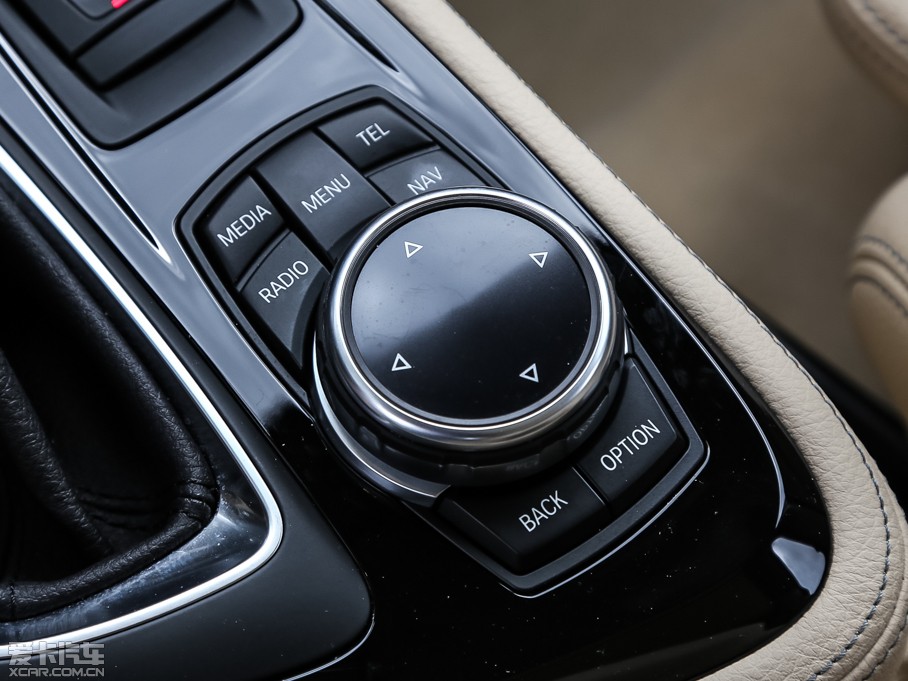 2015R2ϵ܇(M) 225i