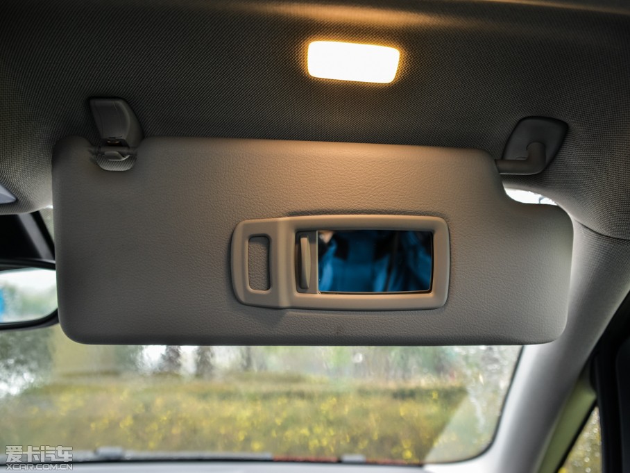 2015R2ϵ܇(M) 218i \OӋb