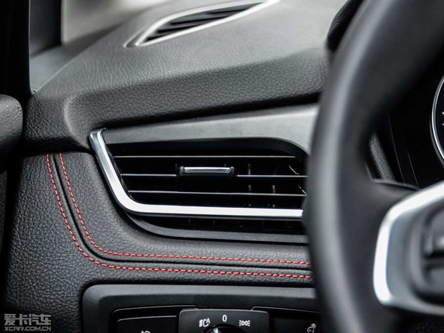 2015R2ϵ܇(M) 218i \OӋb