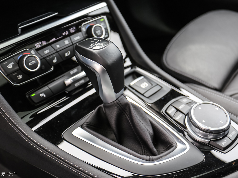 2015R2ϵ܇(M) 218i \OӋb