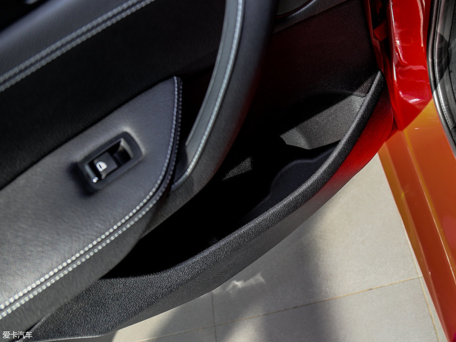 2014��RX4 xDrive28i M�\����