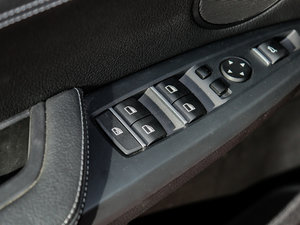 2014款xDrive28i M运动型 主驾车窗控制区	