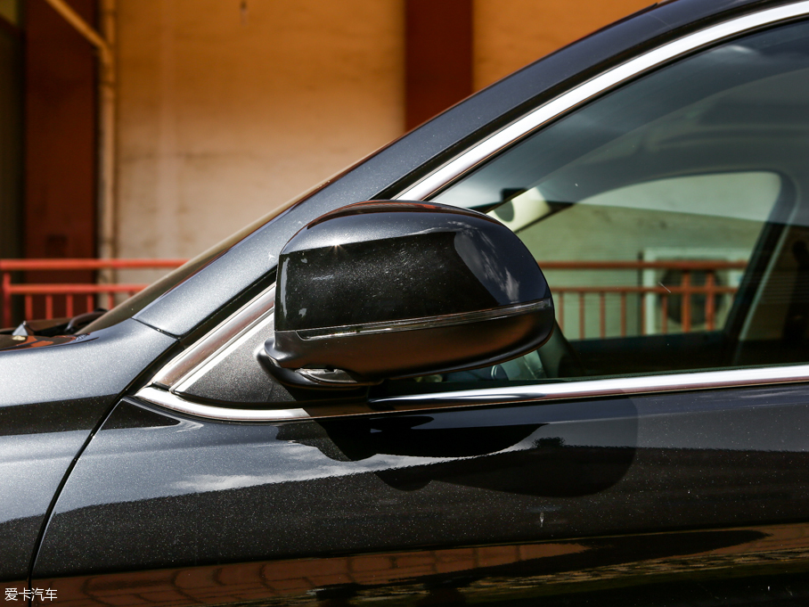 2015RX6 xDrive28i