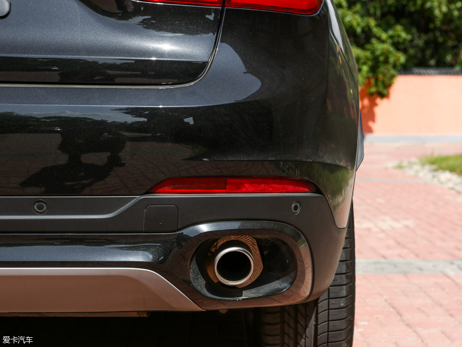 2015RX6 xDrive28i