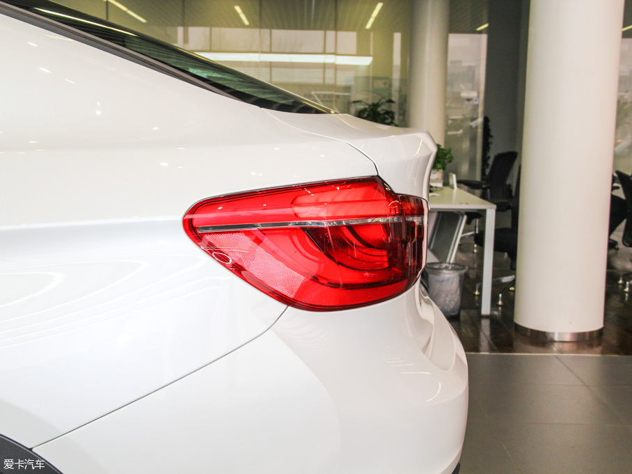 2015RX6 xDrive28i