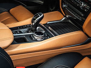 2015xDrive50i M\ п؅^