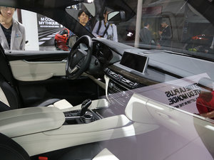 2015xDrive50i M\ п؅^