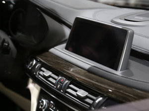 2015xDrive50i M\ п؅^