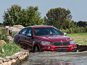 2015款M50d 整体外观