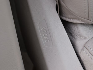 2015xDrive50i M\(yn)(dng) g