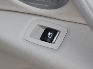 2015xDrive50i M\ п؅^