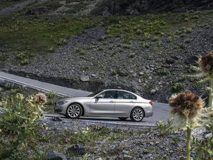 2015A(y)ctiveHybrid w^