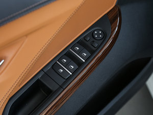 2016款640i xDrive 主驾车窗控制区	