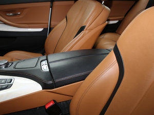 2016款650i xDrive 中央扶手箱