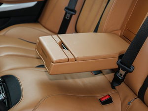 2016款650i xDrive 后排中央扶手