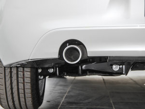 2015款120i 领先型 排气管