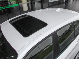 2015款120i 领先型 车顶