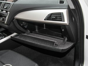 2015款120i 领先型 手套箱