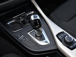 2015款118i 领先型 换挡杆
