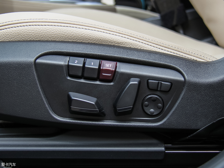 2015R2ϵ๦܇ 218i AOӋb