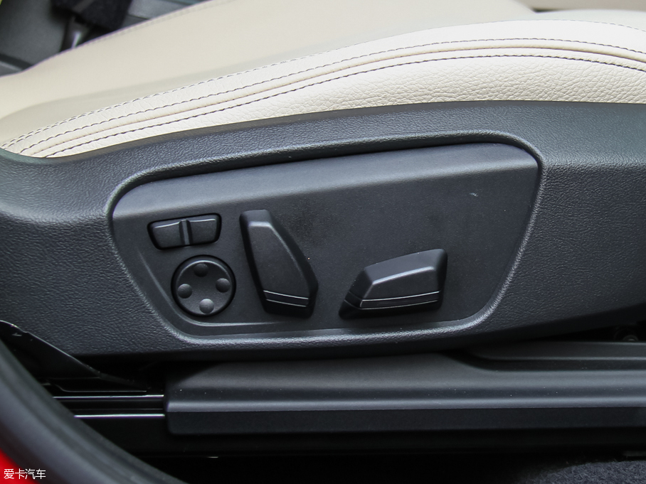 2015R2ϵ๦܇ 218i AOӋb