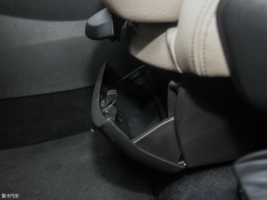 2015R2ϵ๦܇ 218i AOӋb