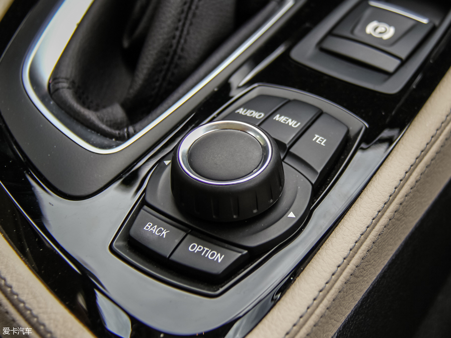 2015R2ϵ๦܇ 218i AOӋb