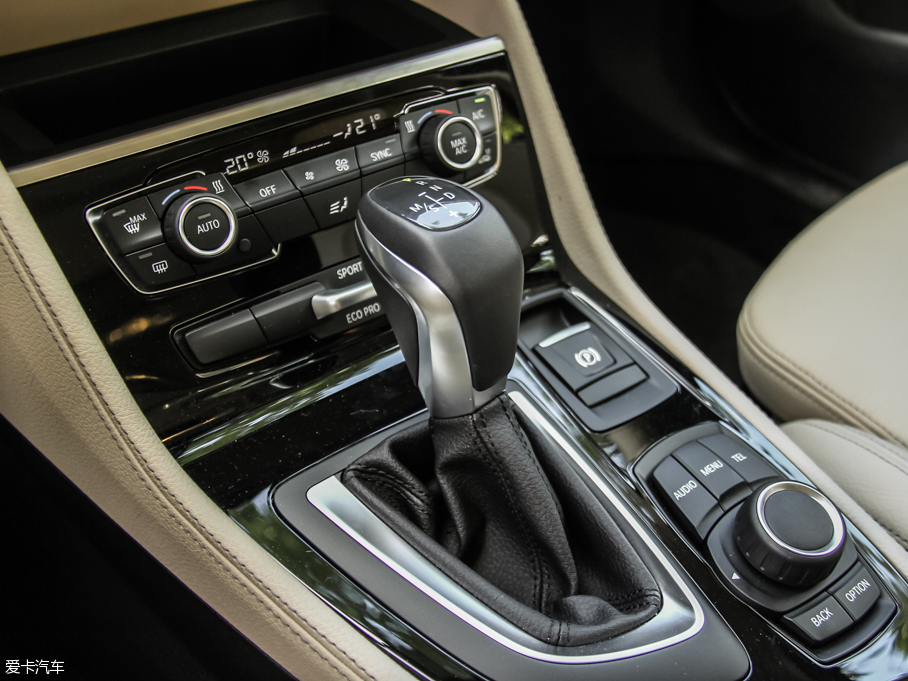 2015R2ϵ๦܇ 218i AOӋb