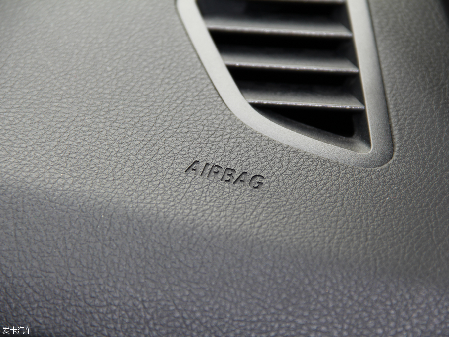 2015R2ϵ๦܇ 218i \OӋb