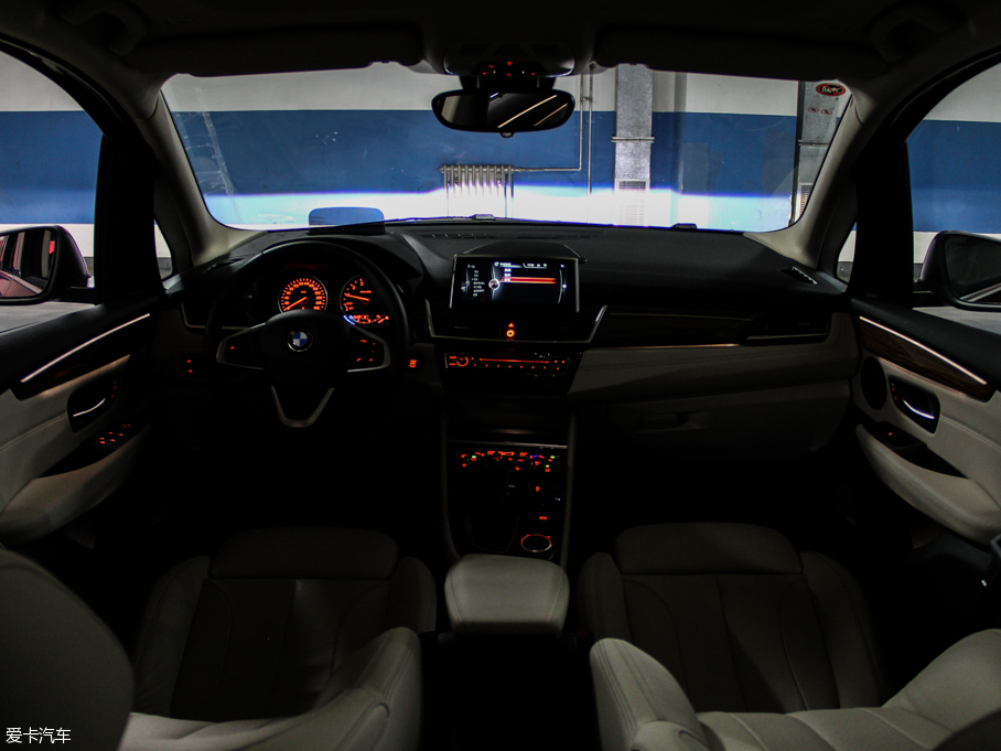 2015R2ϵ๦܇ 218i \OӋb