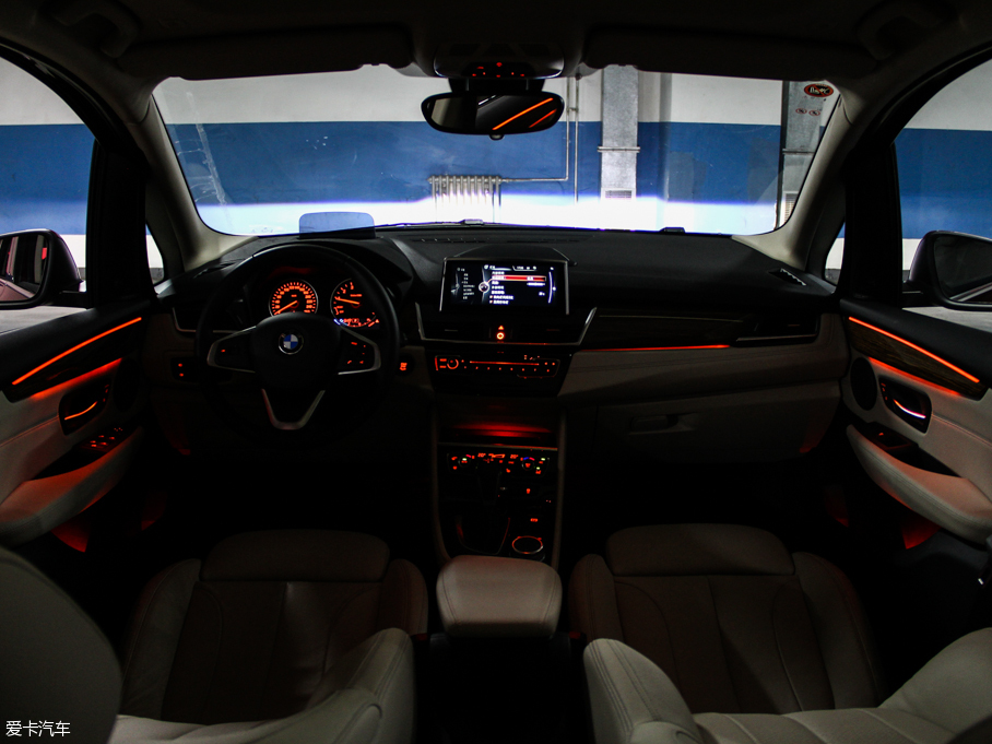 2015R2ϵ๦܇ 218i \OӋb